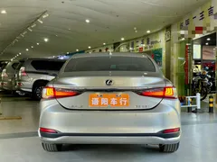 2022 Lexus ES 200 Luxury — фото 22