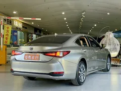2022 Lexus ES 200 Luxury — фото 23