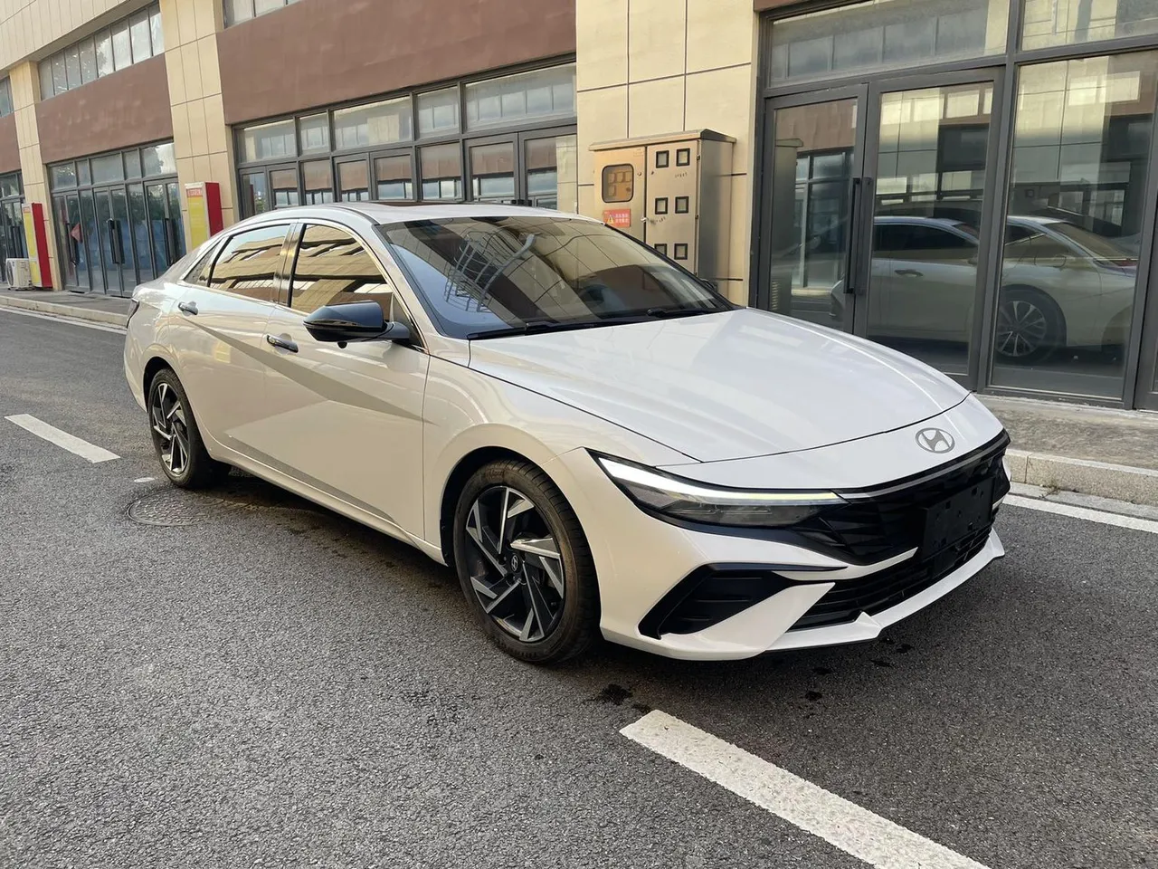 2023 Hyundai Elantra 1.5L CVT LUX Premium