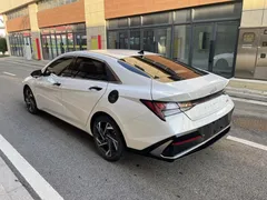 2023 Hyundai Elantra 1.5L CVT LUX Premium, белый — фото 6