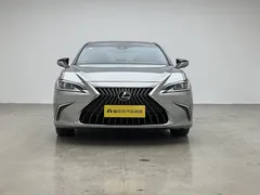 2022 Lexus ES 200 Luxury — фото 2