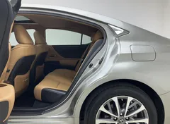 2022 Lexus ES 200 Luxury — фото 13