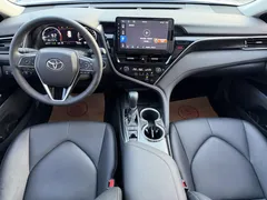 2021 Toyota Camry 2.5G Luxury — фото 8