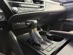 2022 Lexus ES 200 Excellence — фото 10