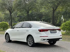 2021 Kia Cerato 1.5L CVT Fashion, белый — фото 9