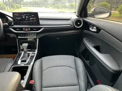 2021 Kia Cerato 1.5L CVT Fashion, белый — фото 15