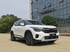 2023 Kia Seltos 1.5L IVT Luxury, белый — фото 3