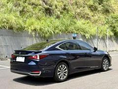 2022 Lexus ES 200 Excellence, синий — фото 7
