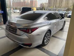 2022 Lexus ES 200 — фото 6