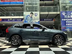 2022 Volvo XC60 4WD Luxury, синий — фото 14