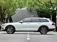 2021 Volvo V90 Cross Country B5 AWD Premium, белый — фото 3
