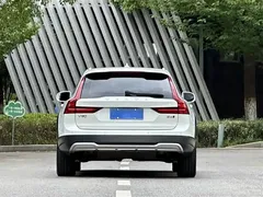 2021 Volvo V90 Cross Country B5 AWD Premium, белый — фото 4
