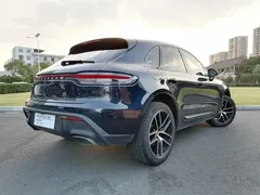 2022 Porsche Macan 2.0T, синий — фото 17