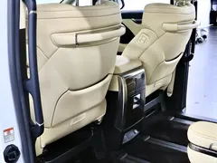 2020 Toyota Vellfire Hybrid 2.5L HV Premium, белый — фото 12