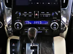 2020 Toyota Vellfire Hybrid 2.5L HV Premium, белый — фото 21