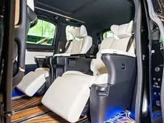 2020 Lexus LM 300h, чёрный — фото 12