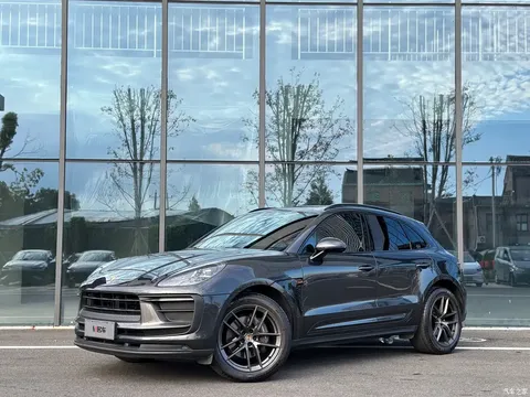 2022 Porsche Macan Macan T 2.0T