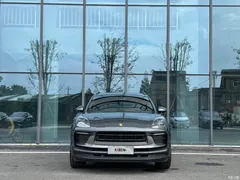 2022 Porsche Macan Macan T 2.0T — фото 2
