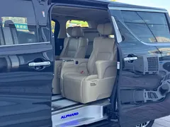 2021 Toyota Alphard Hybrid 2.5L Luxury, чёрный — фото 9