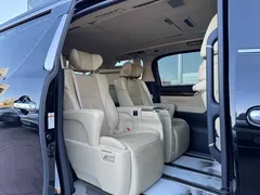 2021 Toyota Alphard Hybrid 2.5L Luxury, чёрный — фото 18