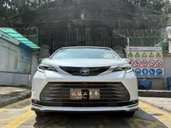 2023 Toyota Sienna 2.5L Hybrid Premium, белый — фото 2