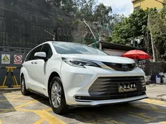 2023 Toyota Sienna 2.5L Hybrid Premium, белый — фото 3
