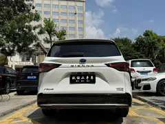 2023 Toyota Sienna 2.5L Hybrid Premium, белый — фото 4
