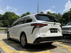 2023 Toyota Sienna 2.5L Hybrid Premium, белый — фото 6