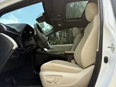 2023 Toyota Sienna 2.5L Hybrid Premium, белый — фото 8