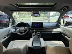 2023 Toyota Sienna 2.5L Hybrid Premium, белый — фото 11