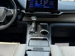 2023 Toyota Sienna 2.5L Hybrid Premium, белый — фото 15
