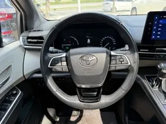 2023 Toyota Sienna 2.5L Hybrid Premium, белый — фото 16