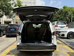 2023 Toyota Sienna 2.5L Hybrid Premium, белый — фото 19