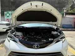 2023 Toyota Sienna 2.5L Hybrid Premium, белый — фото 20