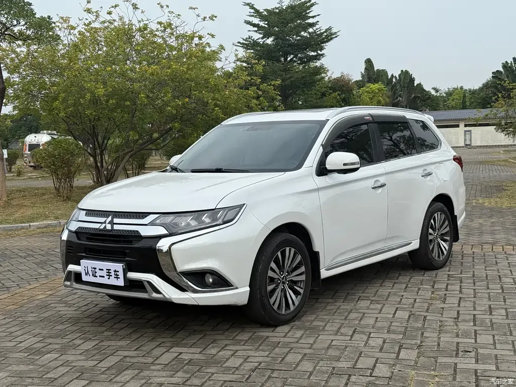 2021 Mitsubishi Outlander 2.4L 4WD Enjoy 7 seats