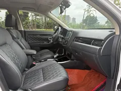 2021 Mitsubishi Outlander 2.4L 4WD Enjoy 7 seats, белый — фото 5