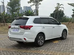 2021 Mitsubishi Outlander 2.4L 4WD Enjoy 7 seats, белый — фото 14