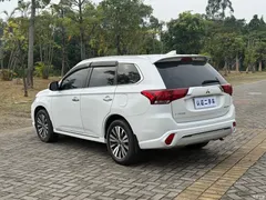 2021 Mitsubishi Outlander 2.4L 4WD Enjoy 7 seats, белый — фото 16