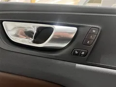 2023 Volvo XC60 Hybrid T8 PHEV 4WD Luxury, белый — фото 19
