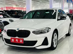2022 BMW 1 Series 120i M Sport, белый — фото 1
