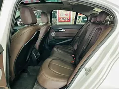 2022 BMW 1 Series 120i M Sport, белый — фото 9