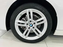 2022 BMW 1 Series 120i M Sport, белый — фото 13