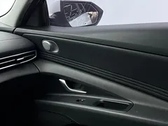 2021 Hyundai Elantra 1.5L CVT LUX Premium, белый — фото 9