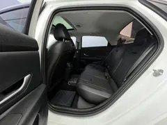 2021 Hyundai Elantra 1.5L CVT LUX Premium, белый — фото 14