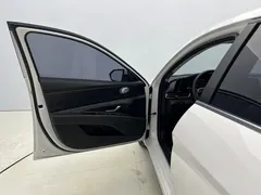 2021 Hyundai Elantra 1.5L CVT LUX Premium, белый — фото 18
