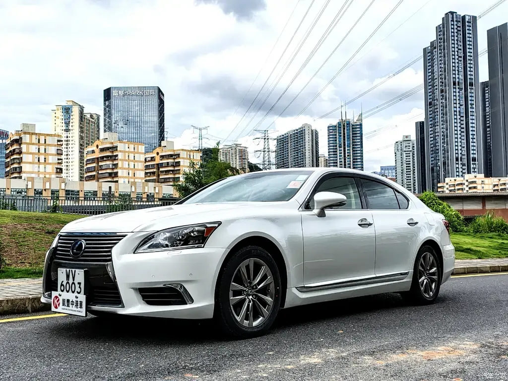 2016 Lexus LS 600hL