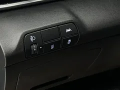 2021 Hyundai Elantra 1.5L CVT LUX Premium, белый — фото 8