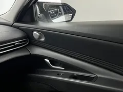 2021 Hyundai Elantra 1.5L CVT LUX Premium, белый — фото 9
