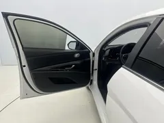 2021 Hyundai Elantra 1.5L CVT LUX Premium, белый — фото 21