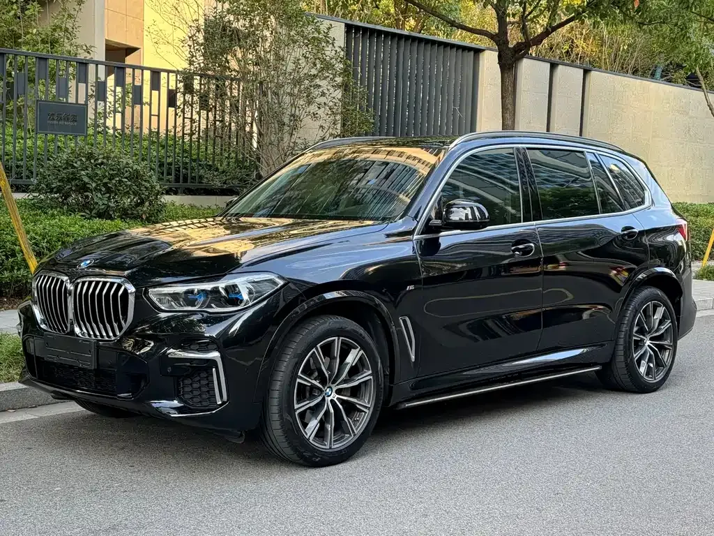 2022 BMW X5 xDrive 30Li M
